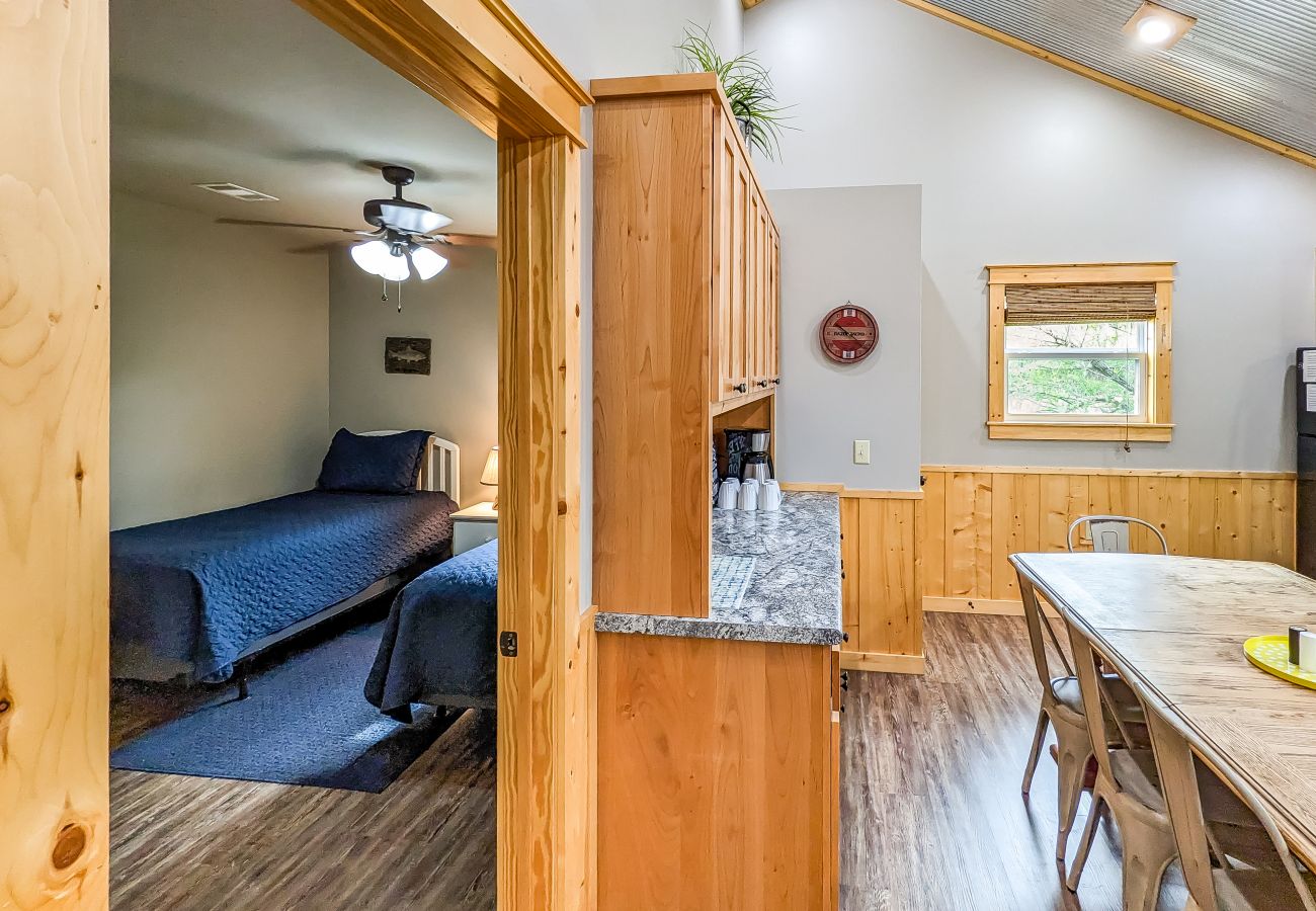 House in Mountain View - The Upper Deck on Riverview