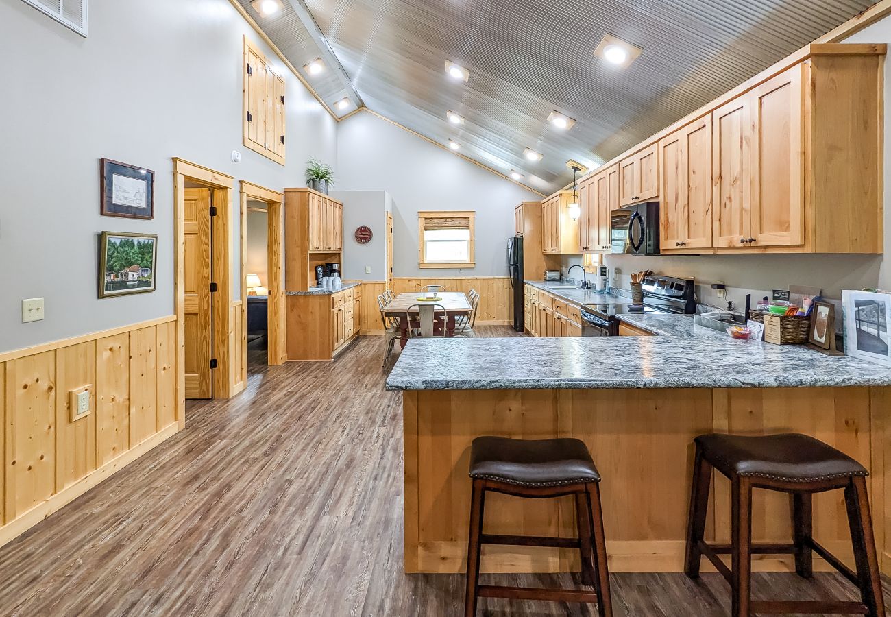 House in Mountain View - The Upper Deck on Riverview