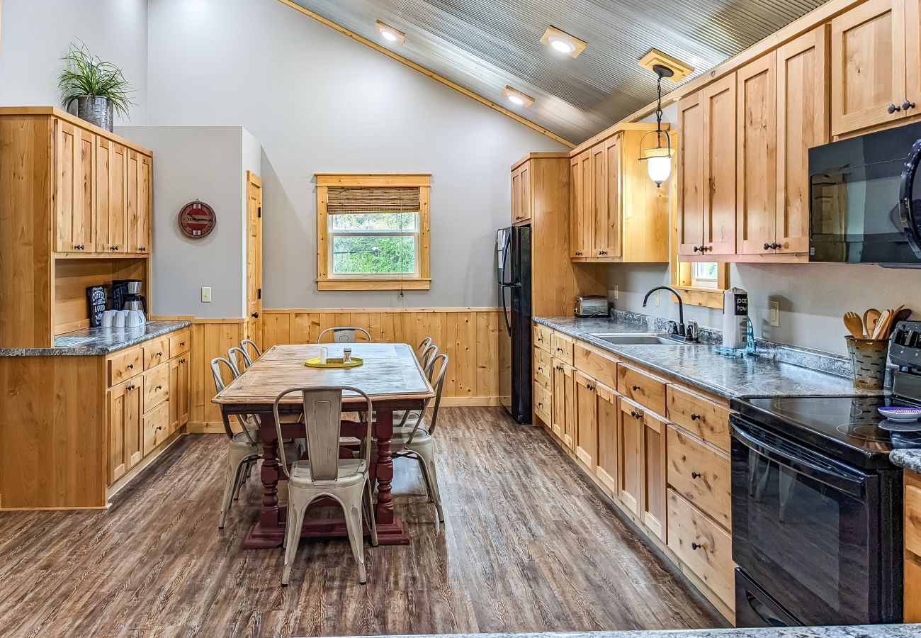 House in Mountain View - The Upper Deck on Riverview