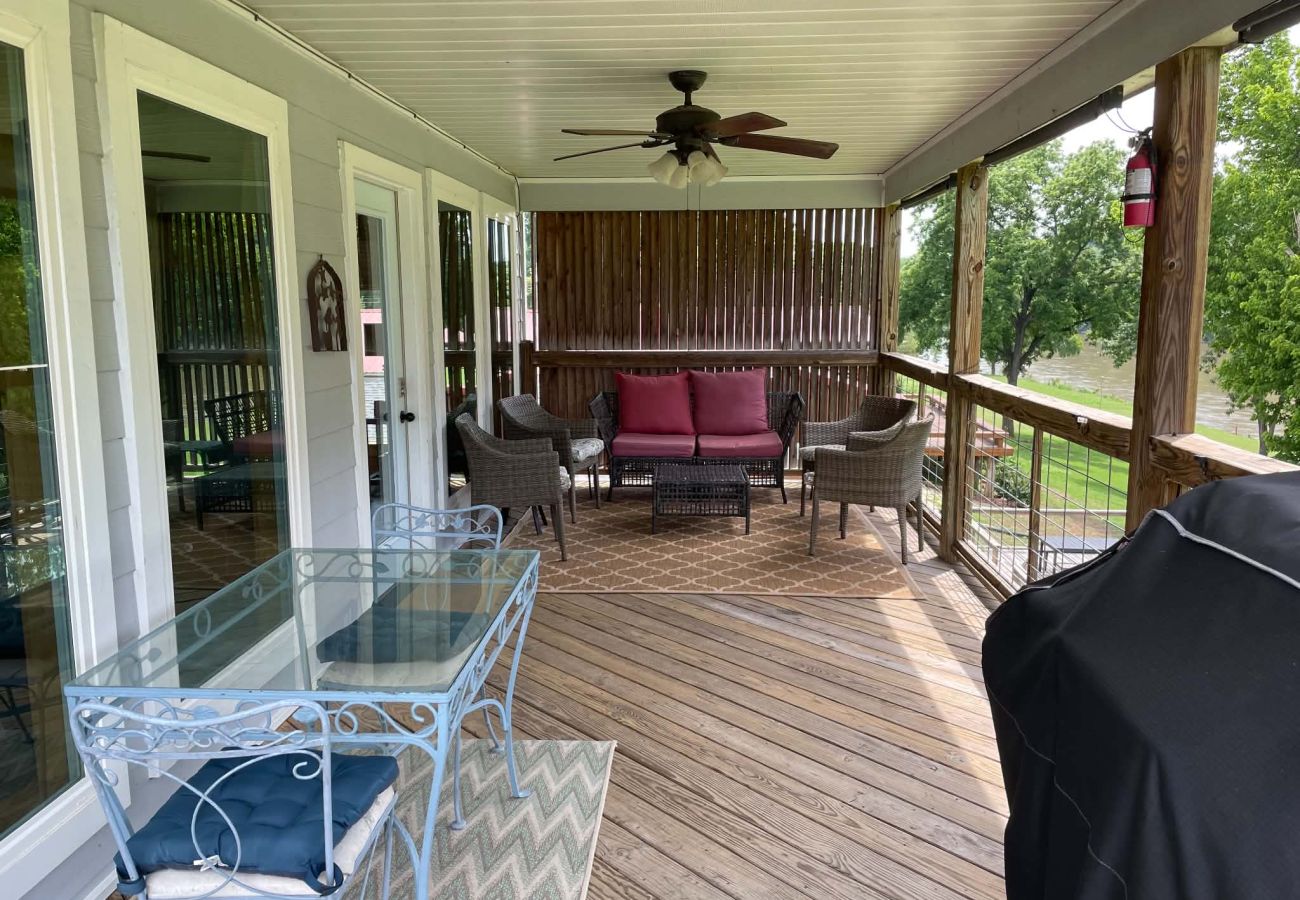 House in Mountain View - The Upper Deck on Riverview