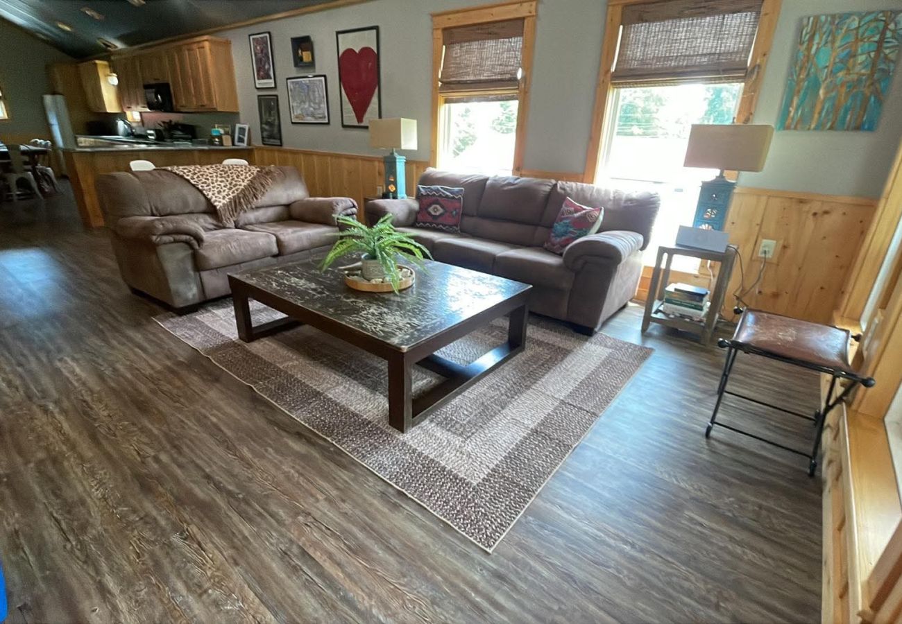 House in Mountain View - The Upper Deck on Riverview