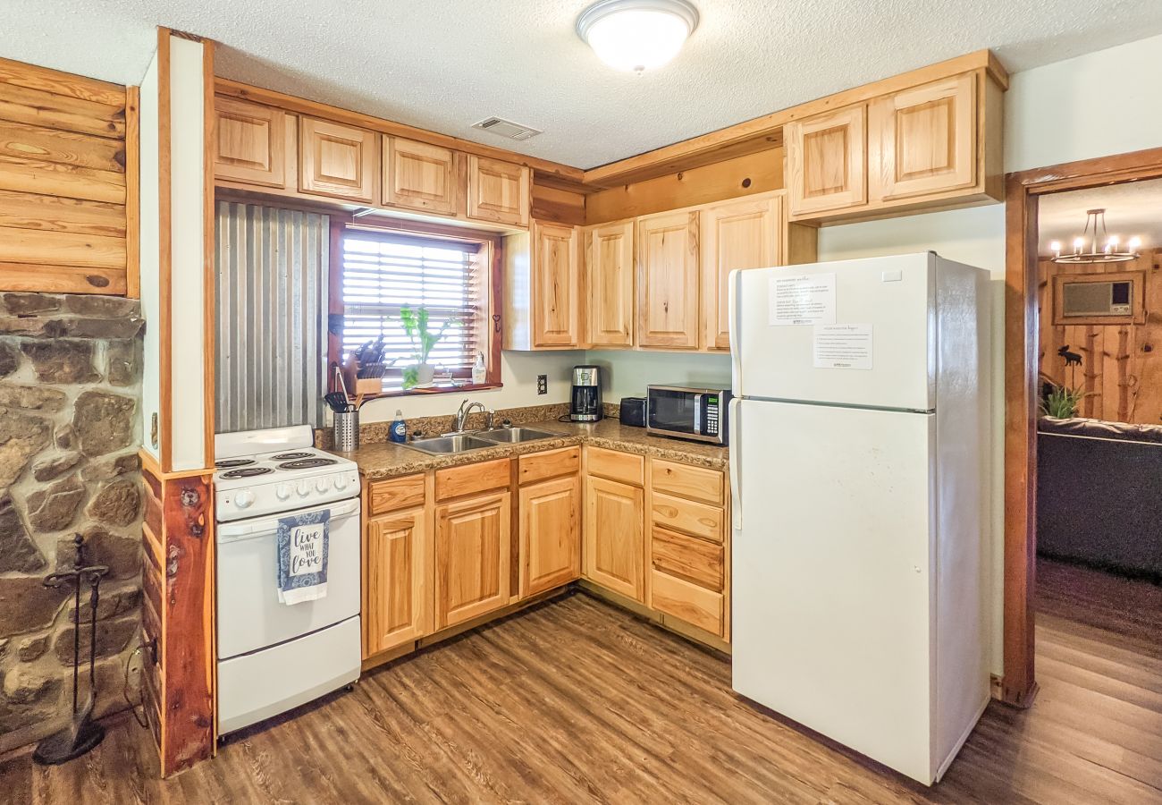 House in Mountain View - The Lower Deck on Riverview