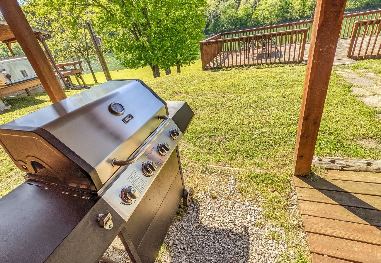 House in Mountain View - The Lower Deck on Riverview
