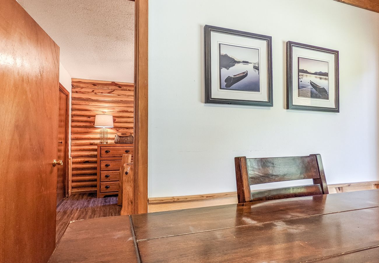 House in Mountain View - The Lower Deck on Riverview