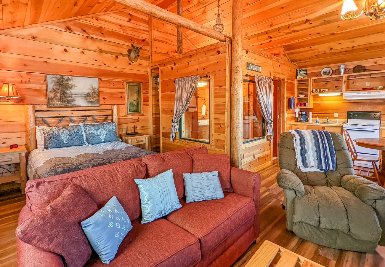 House in Mountain View - #44 Pinewood Cabin ~ next to the square