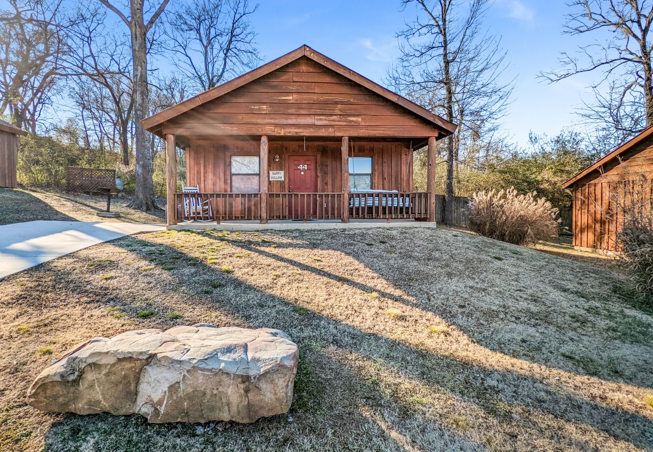 House in Mountain View - #44 Pinewood Cabin ~ next to the square