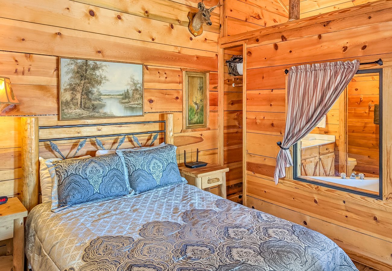 House in Mountain View - #44 Pinewood Cabin ~ next to the square