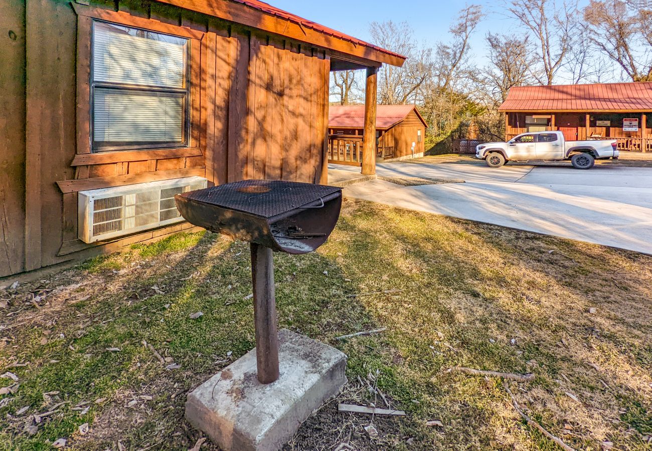 House in Mountain View - #44 Pinewood Cabin ~ next to the square