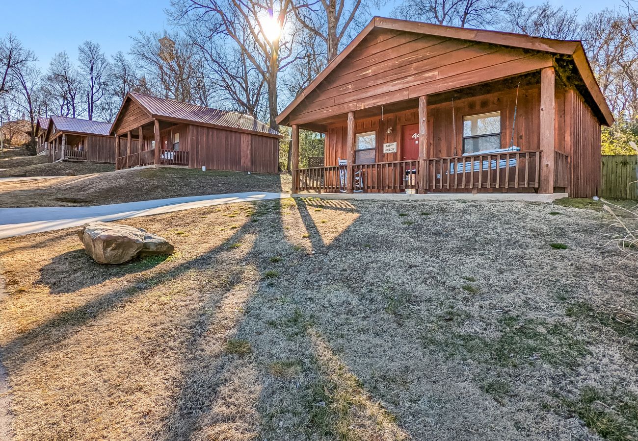 House in Mountain View - #44 Pinewood Cabin ~ next to the square