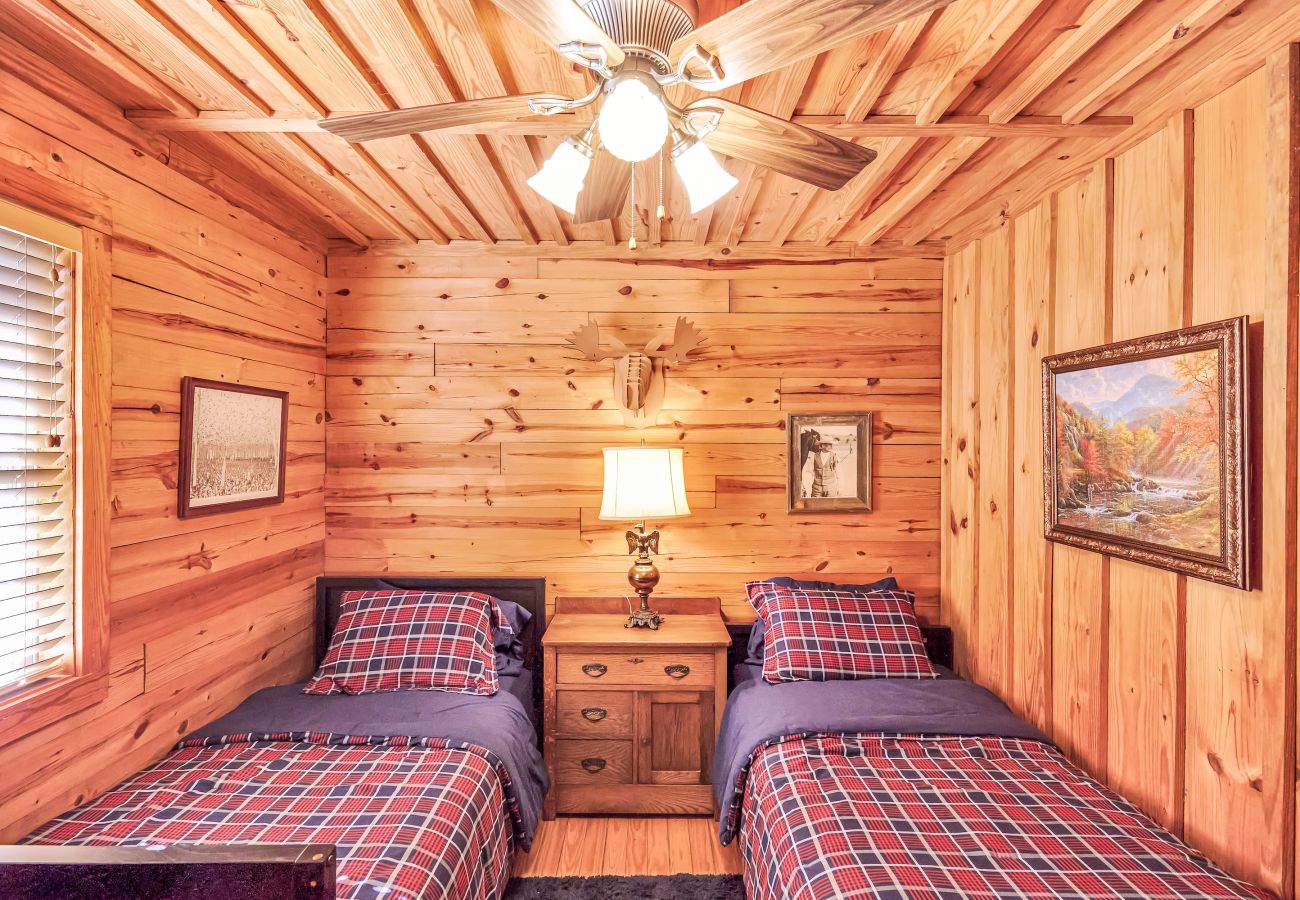 House in Heber Springs - Little Dunham River Cabin ~ on the Little Red