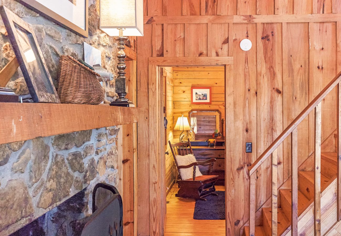 House in Heber Springs - Little Dunham River Cabin ~ on the Little Red