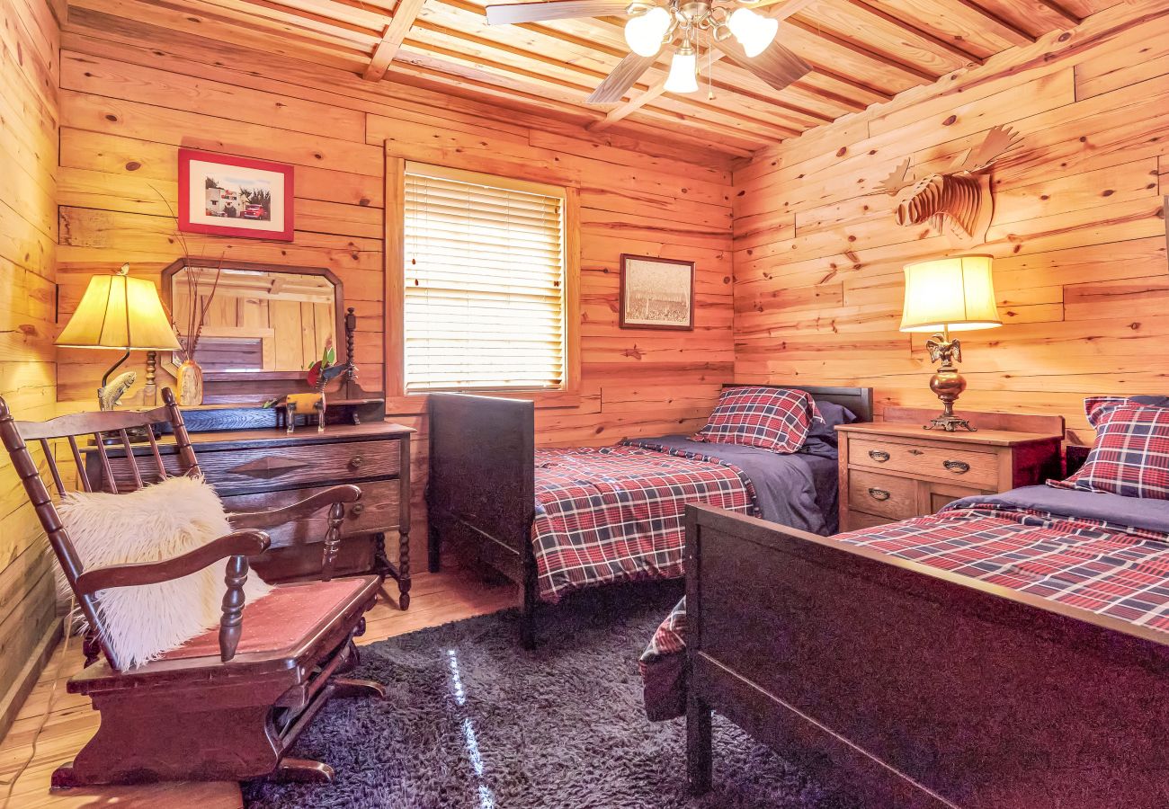 House in Heber Springs - Little Dunham River Cabin ~ on the Little Red