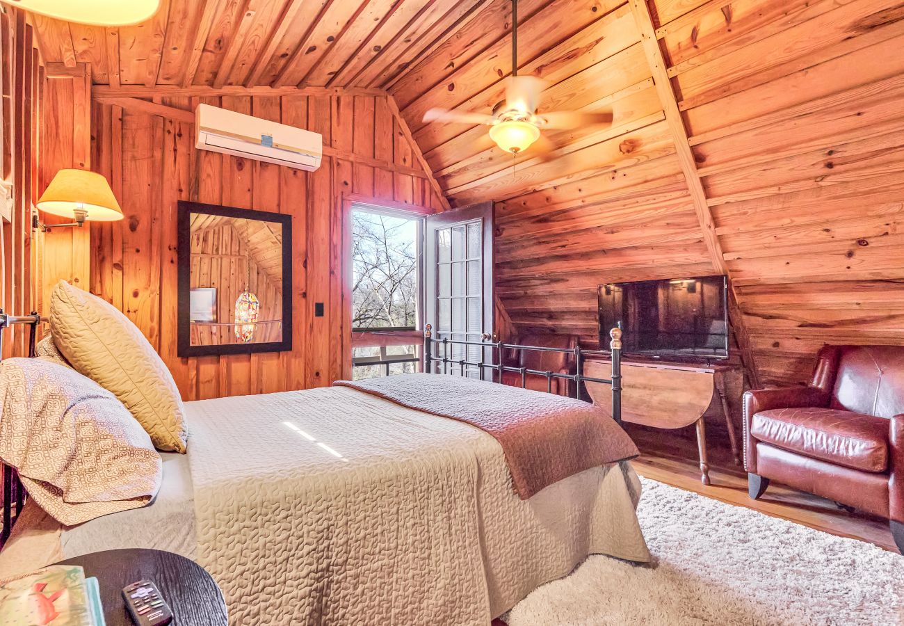 House in Heber Springs - Little Dunham River Cabin ~ on the Little Red