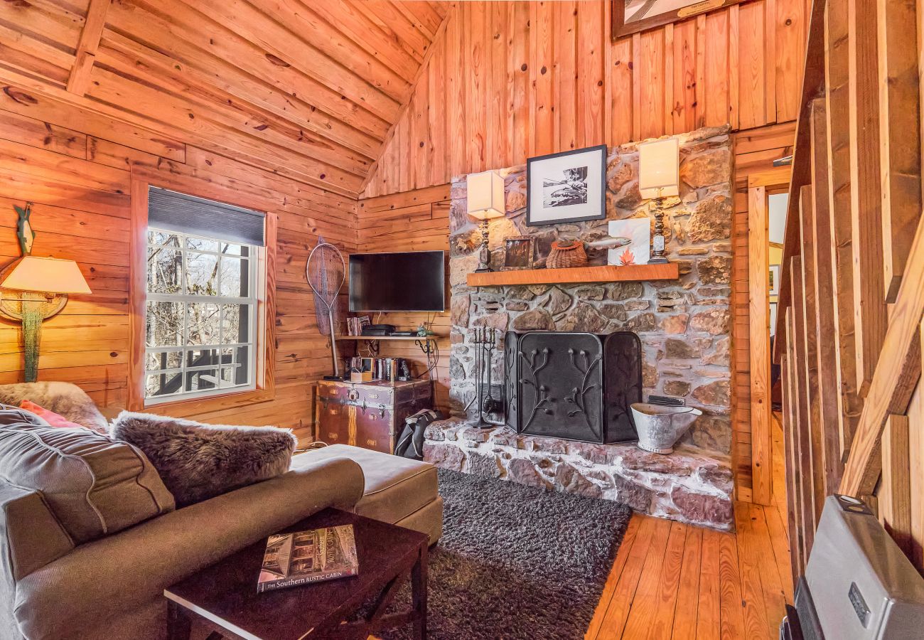 House in Heber Springs - Little Dunham River Cabin ~ on the Little Red