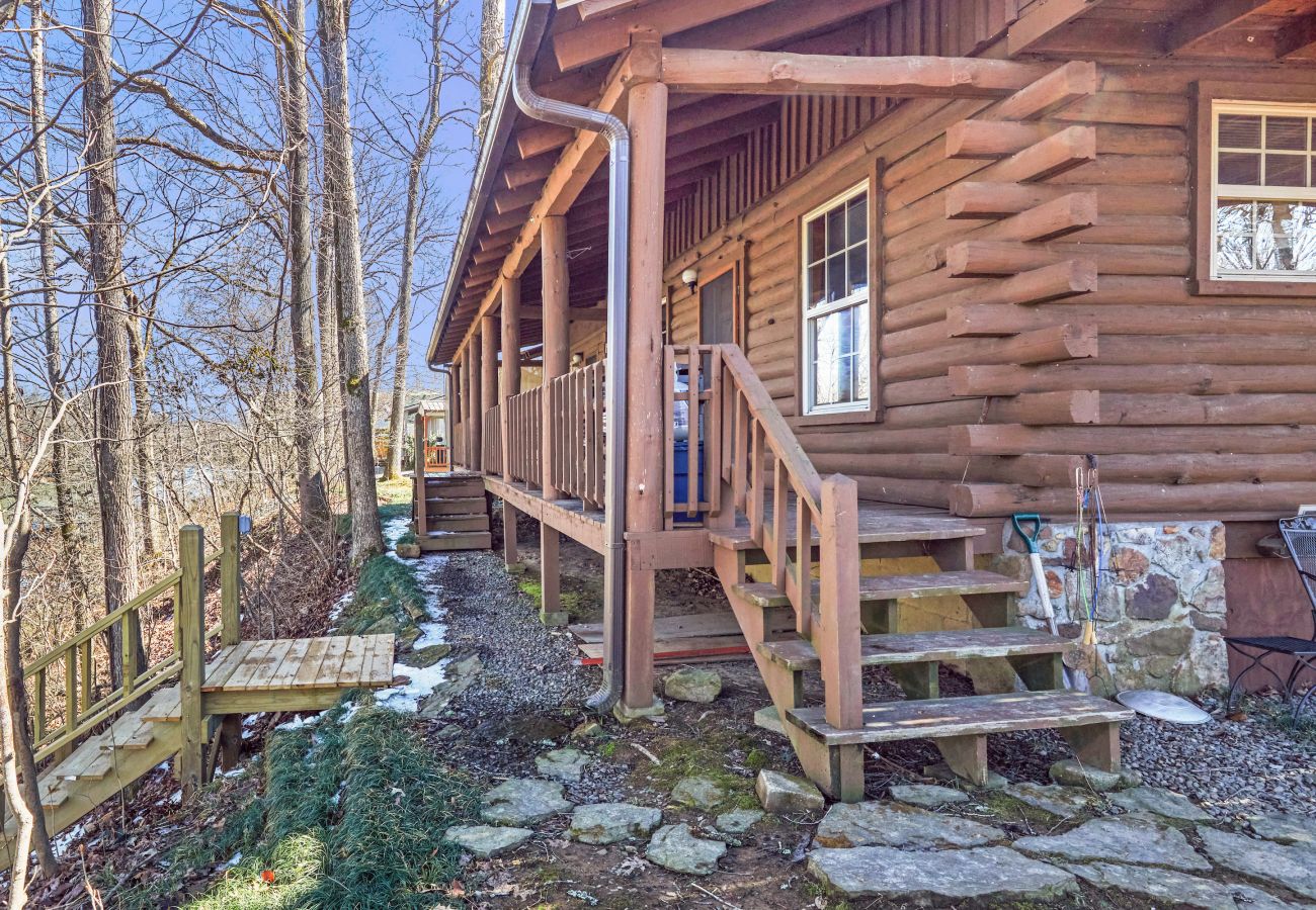 House in Heber Springs - Little Dunham River Cabin ~ on the Little Red