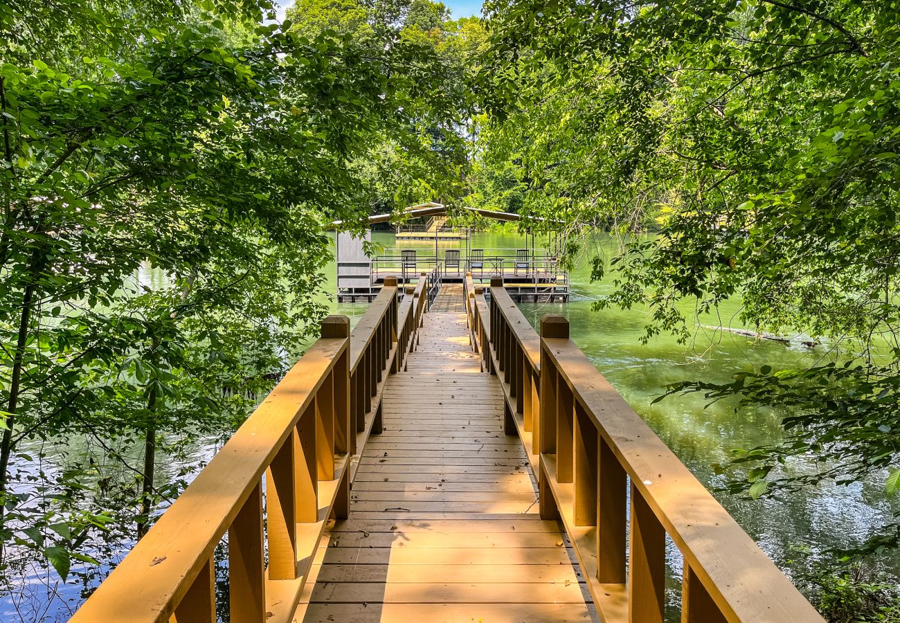 House in Heber Springs - Little Dunham River Cabin ~ on the Little Red