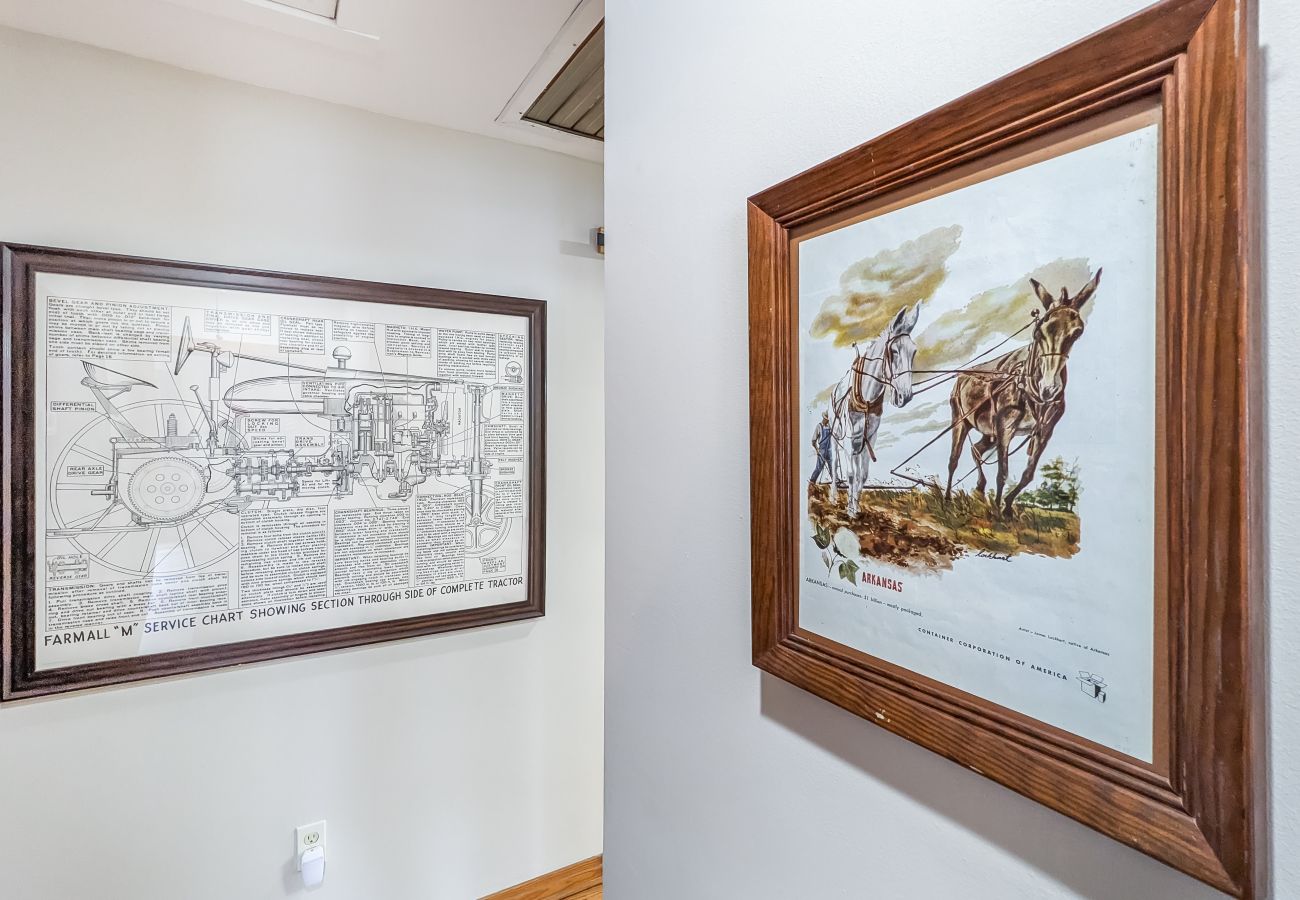 House in Mountain View - The Homestead on Main ~ walk to historic square