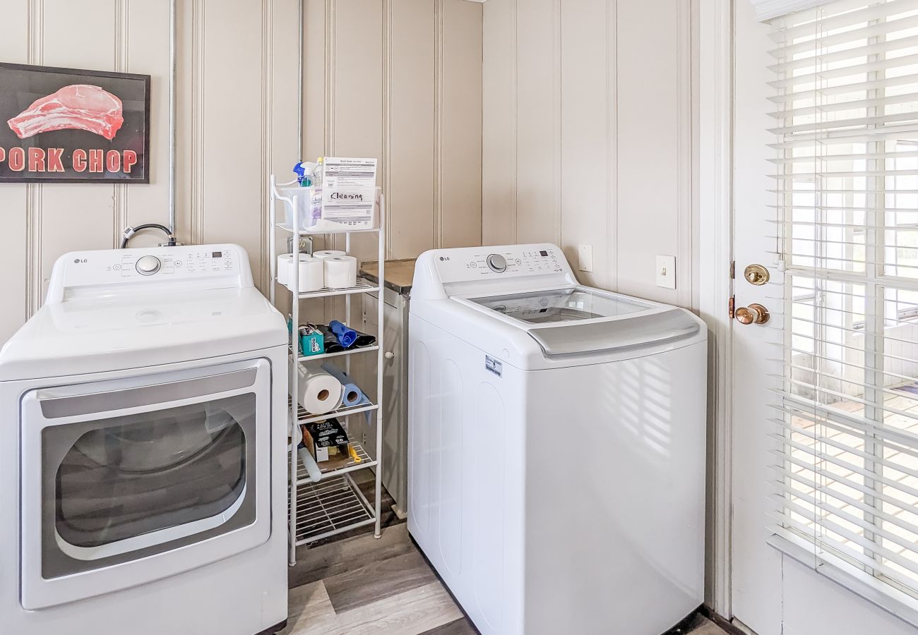 House in Mountain View - The Homestead on Main ~ walk to historic square