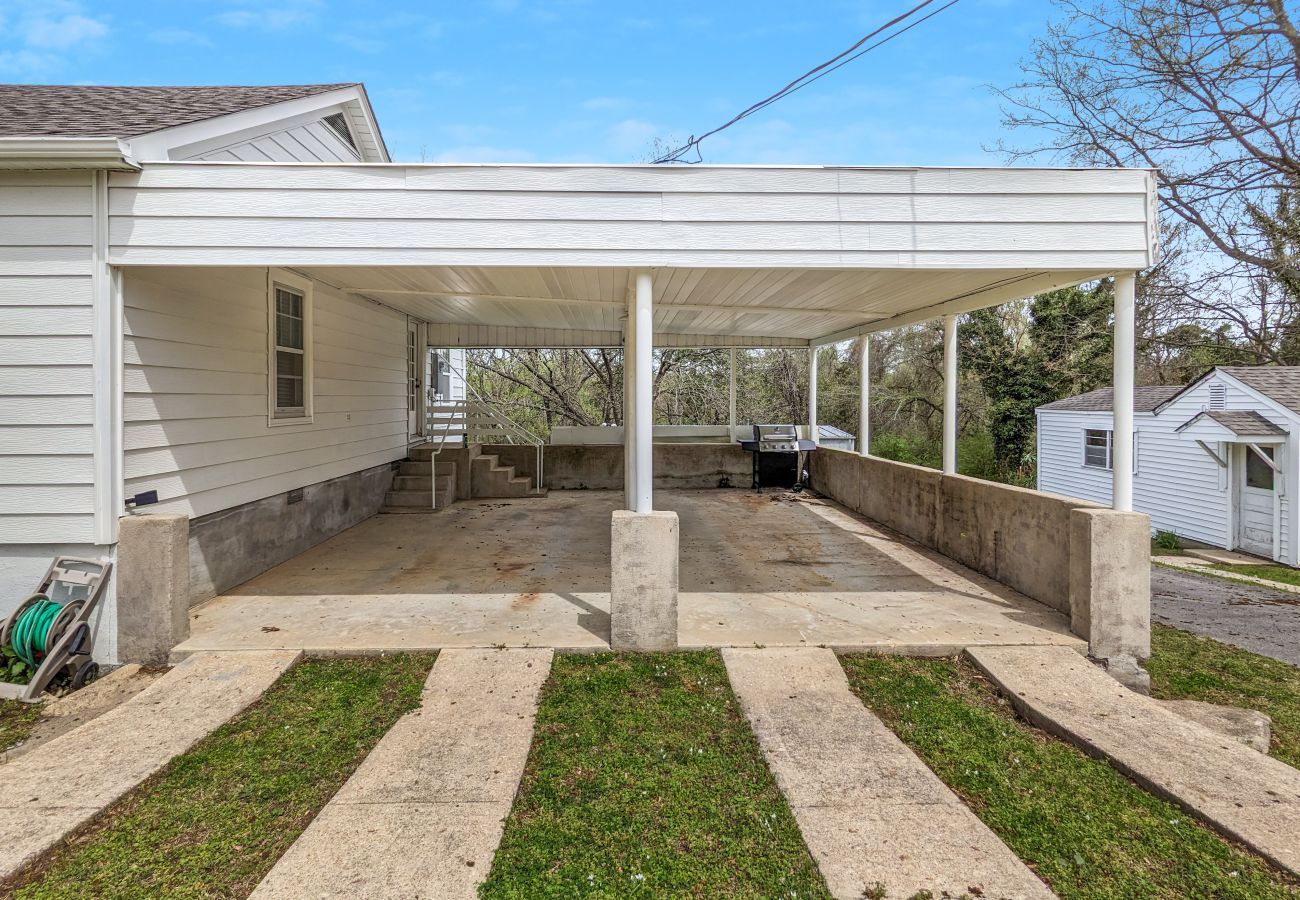 House in Mountain View - The Homestead on Main ~ walk to historic square
