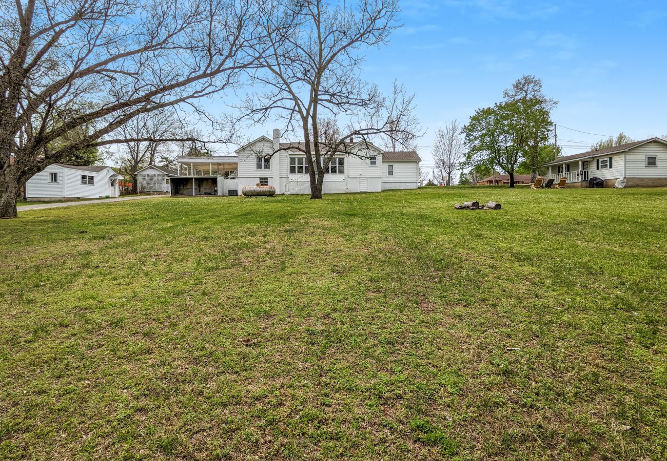 House in Mountain View - The Homestead on Main ~ walk to historic square