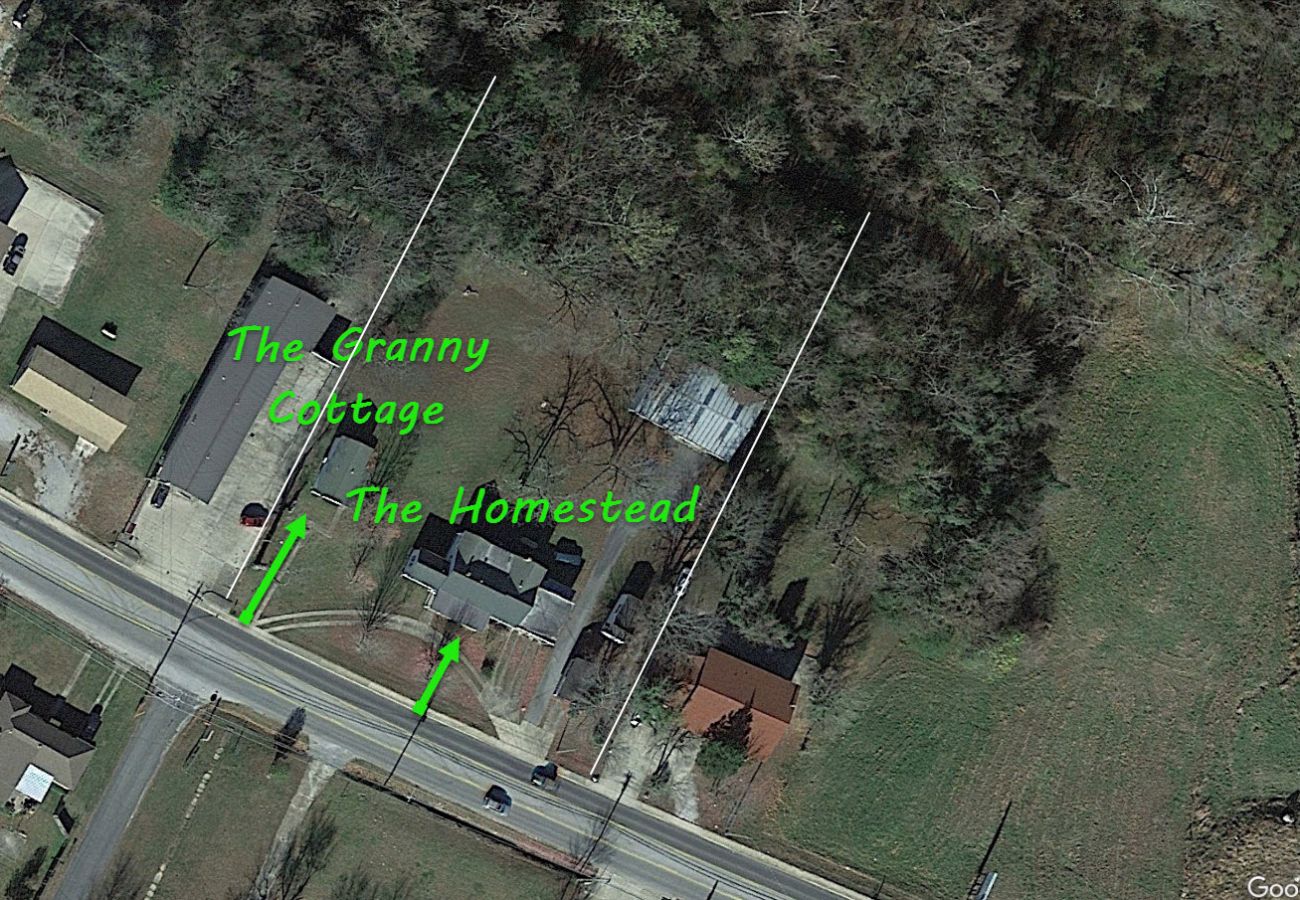 House in Mountain View - The Homestead on Main ~ walk to historic square