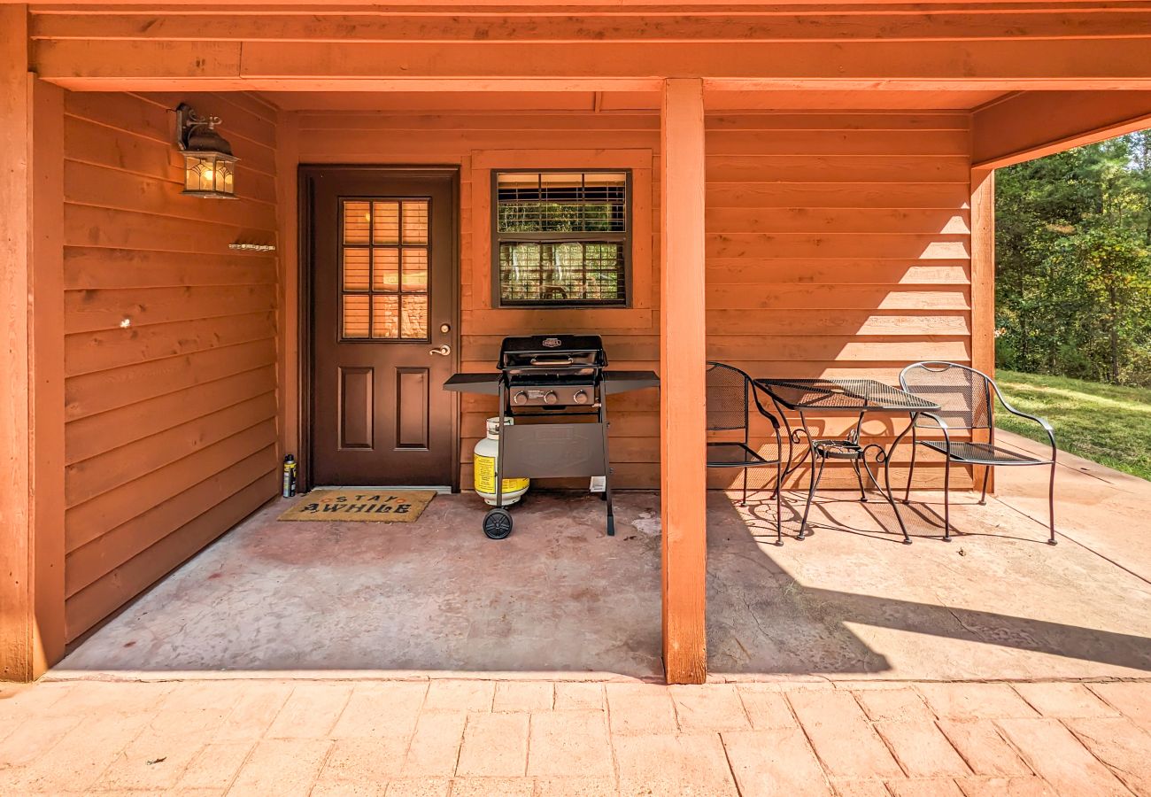 Cabin in Mountain View - Stone Cottage - with OPTIONAL Hot Tub