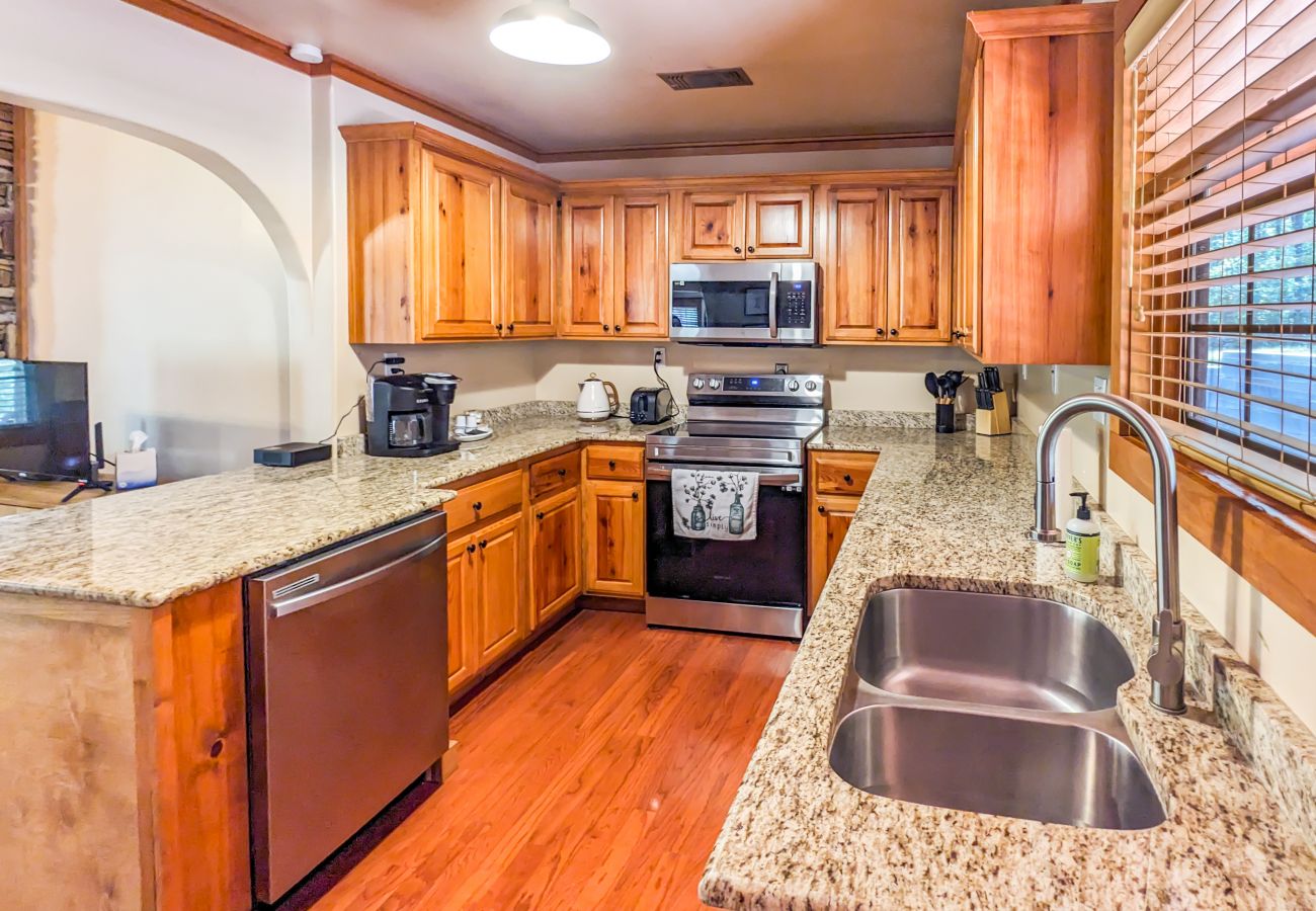 Cabin in Mountain View - Stone Cottage - with OPTIONAL Hot Tub