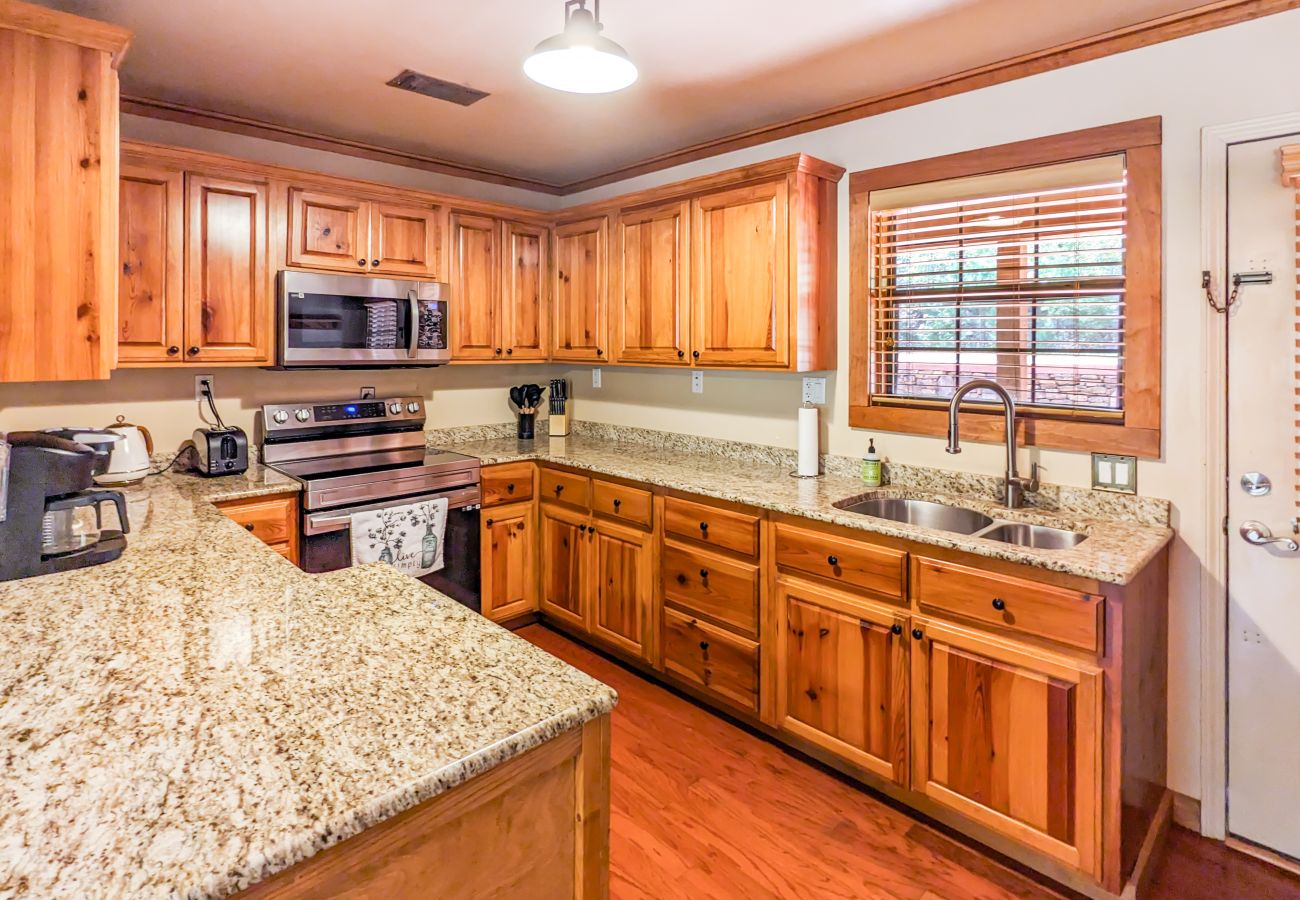 Cabin in Mountain View - Stone Cottage - with OPTIONAL Hot Tub