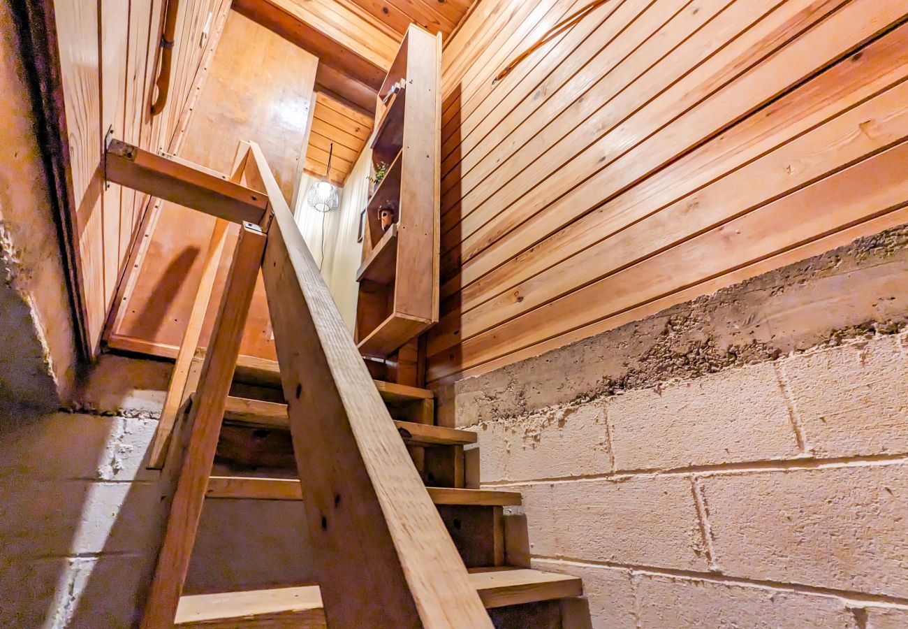 Cabin in Mountain View - Stone Cottage - with OPTIONAL Hot Tub