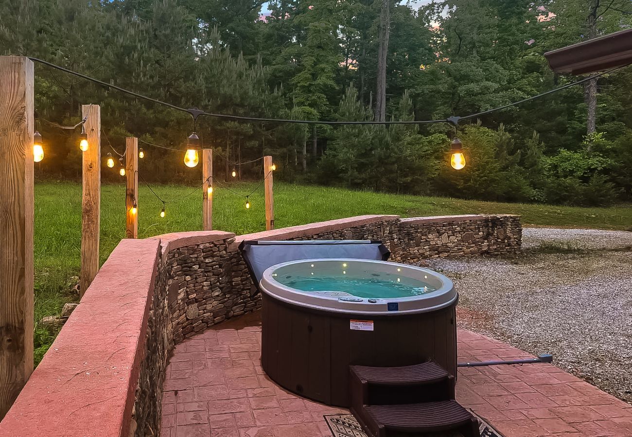 Cabin in Mountain View - Stone Cottage - with OPTIONAL Hot Tub