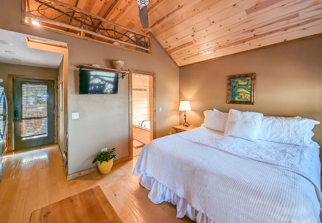 Cabin in Mountain View - Treehouse Thyme - romantic getaway close to town