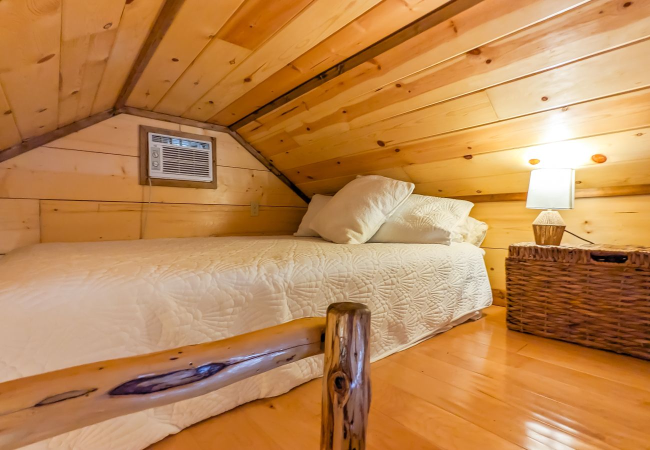 Cabin in Mountain View - Treehouse Thyme - total privacy in woods