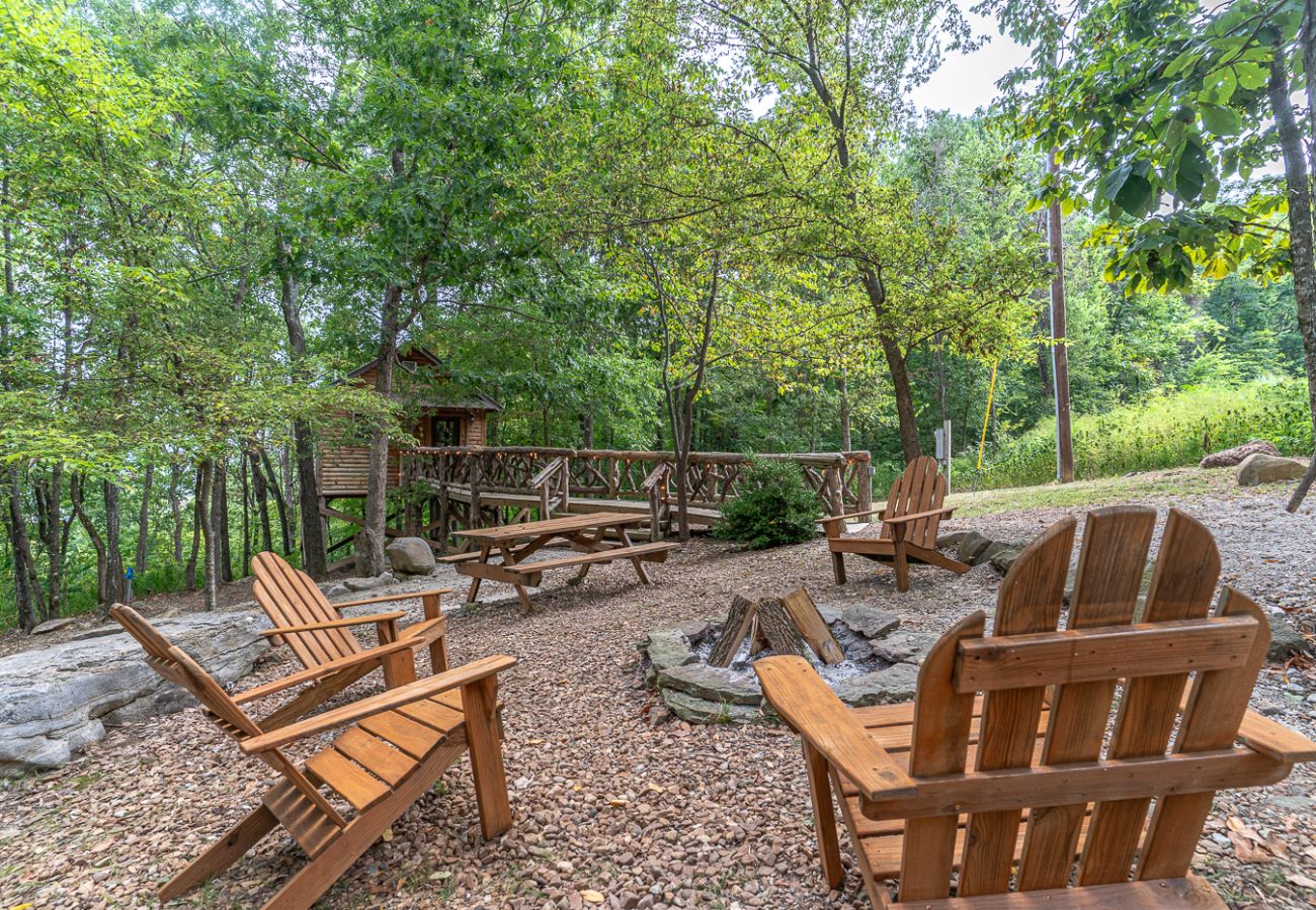Cabin in Mountain View - Treehouse Thyme - romantic getaway close to town