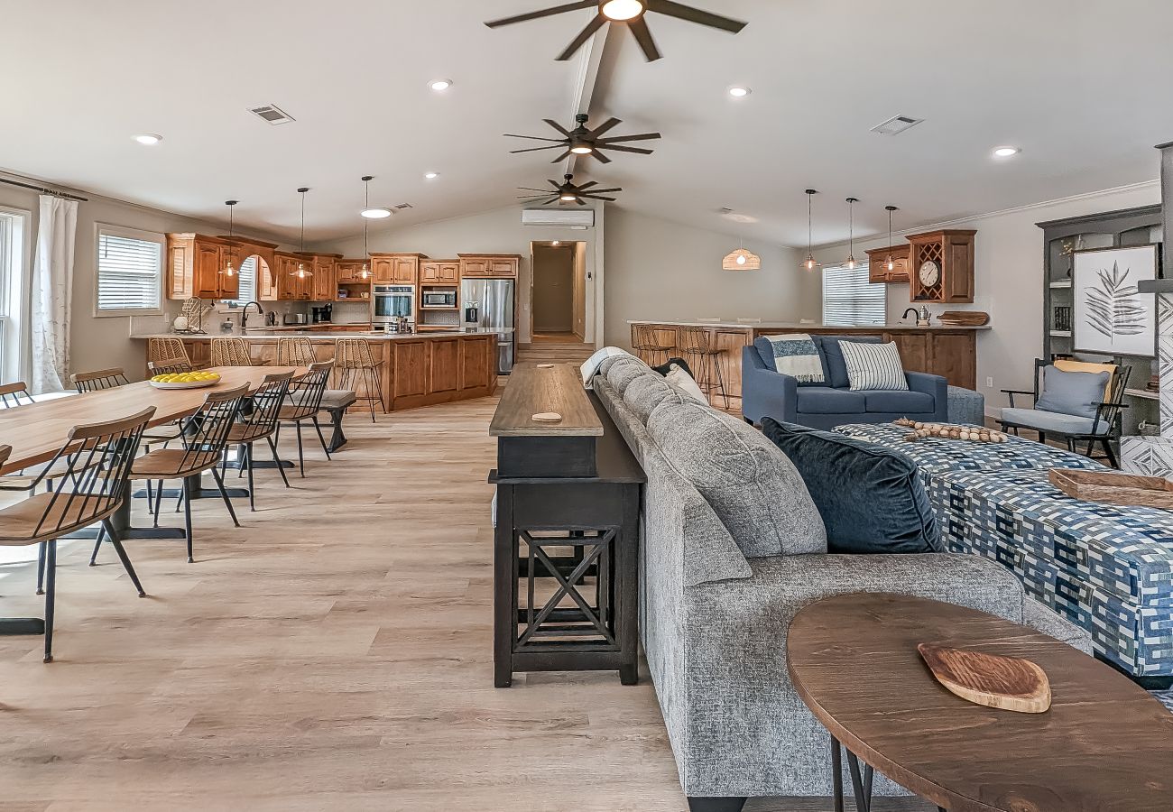 House in Clinton - Choctaw Bay Getaway ~ lakefront + pool