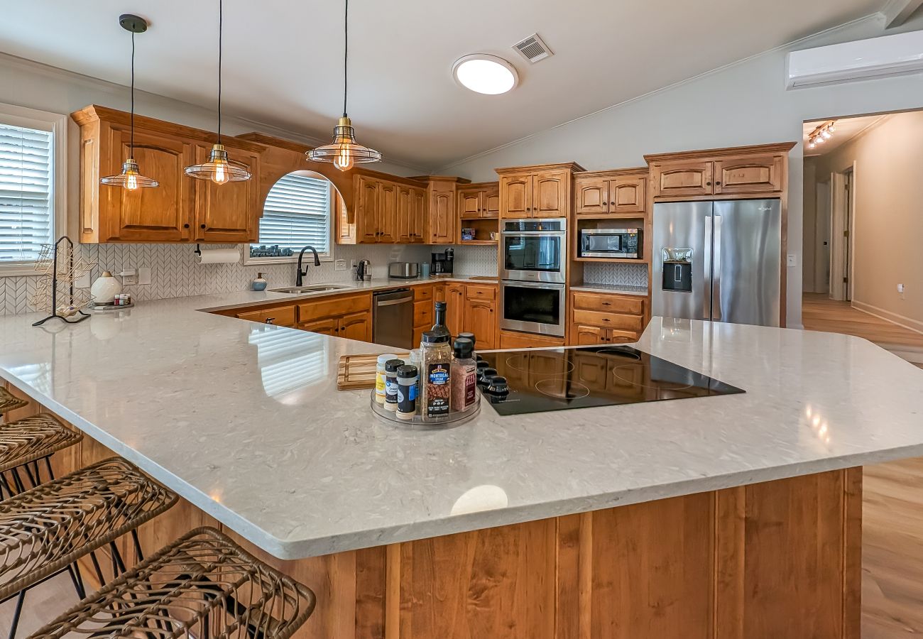 House in Clinton - Choctaw Bay Getaway ~ lakefront + pool