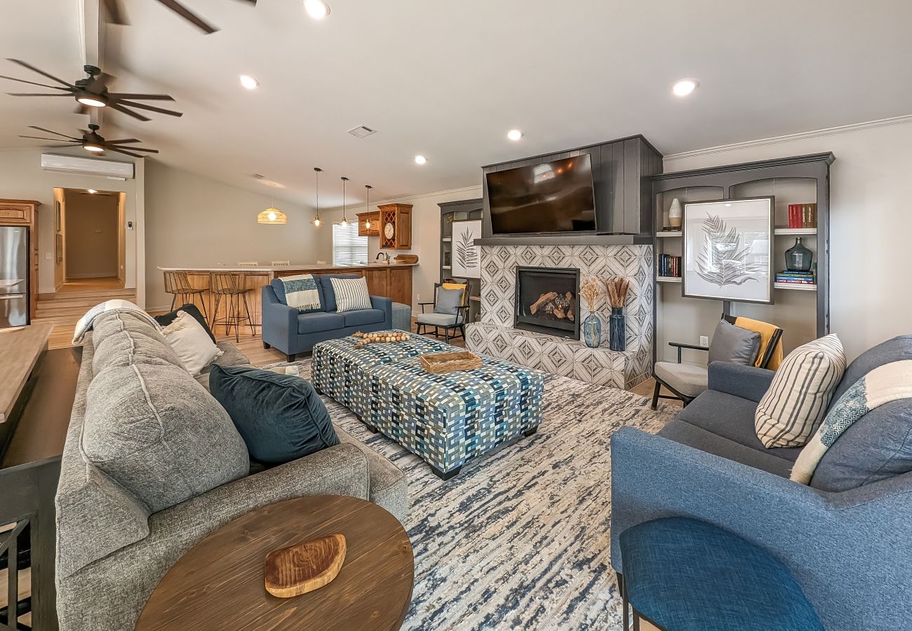 House in Clinton - Choctaw Bay Getaway ~ lakefront + pool