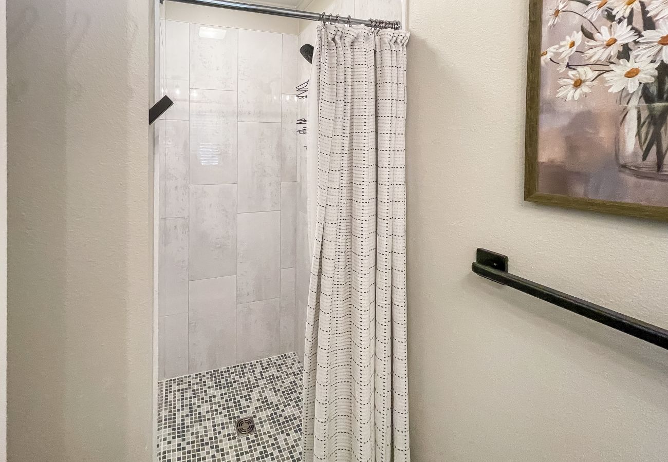 House in Clinton - Choctaw Bay Getaway ~ lakefront + pool