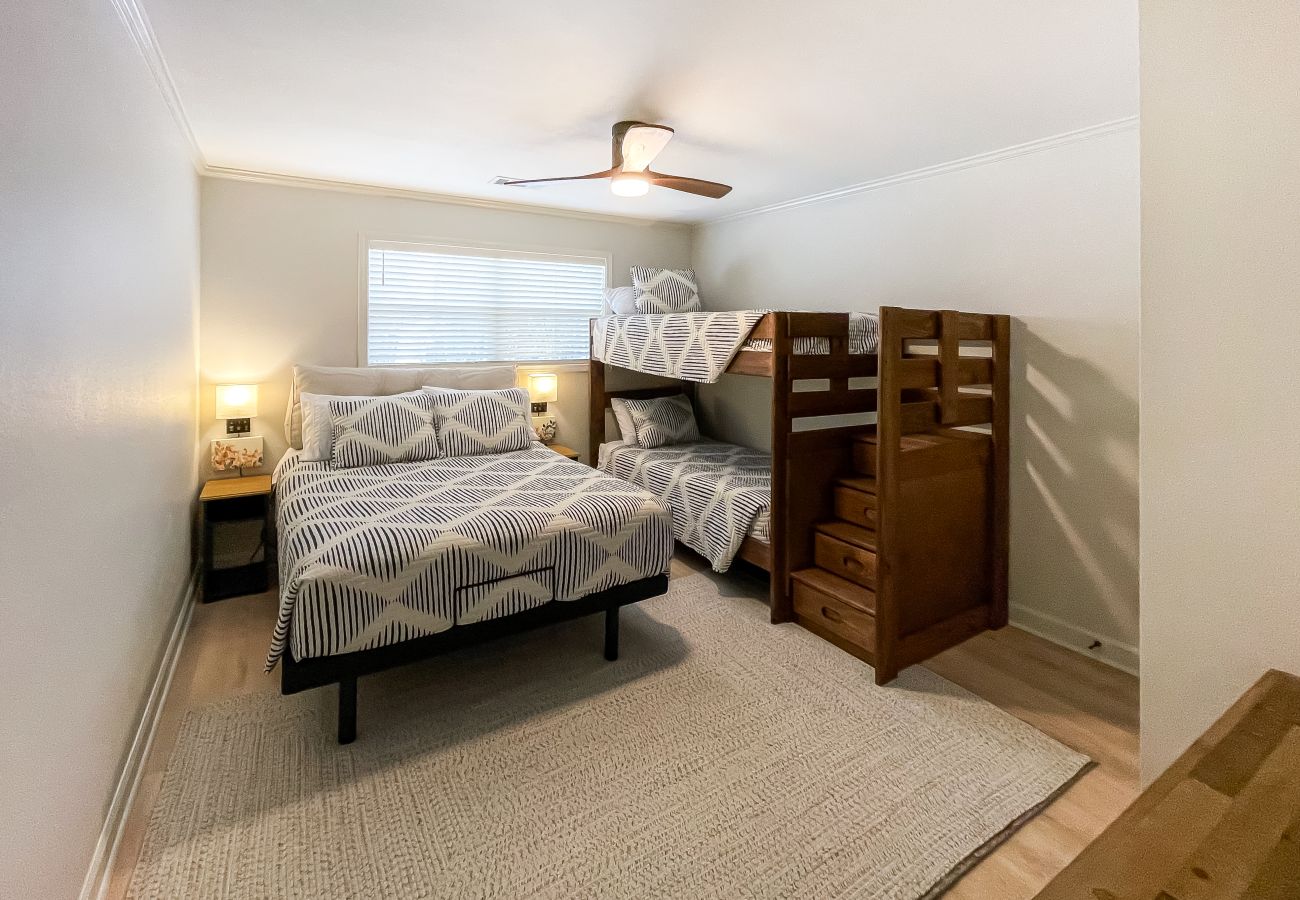 House in Clinton - Choctaw Bay Getaway ~ lakefront + pool