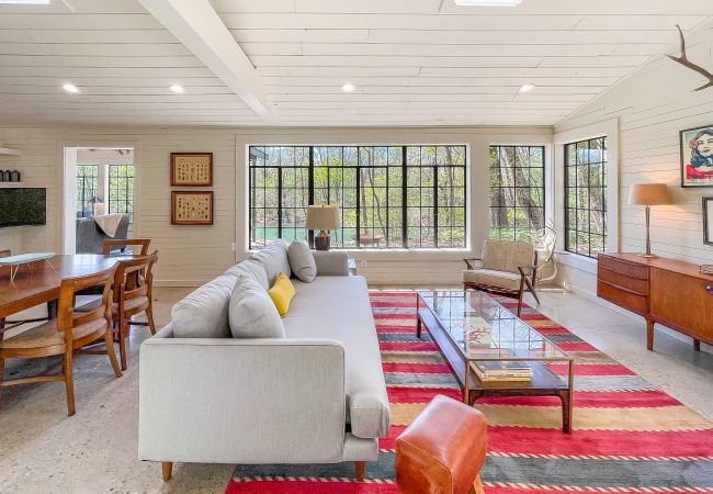 Cabin in Heber Springs - Camp Chinkapin ~ total privacy w/ dock