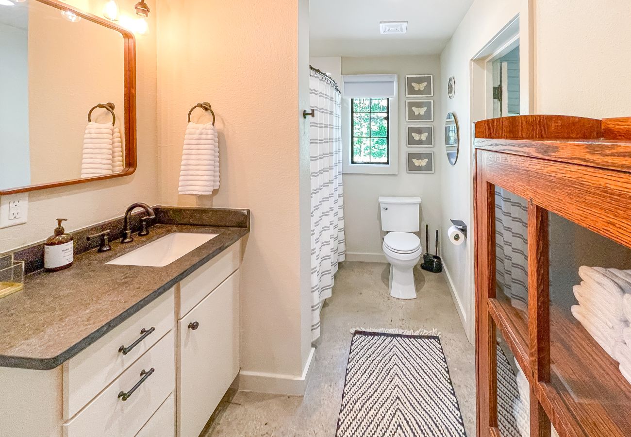 Cabin in Heber Springs - Camp Chinkapin ~ total privacy w/ dock