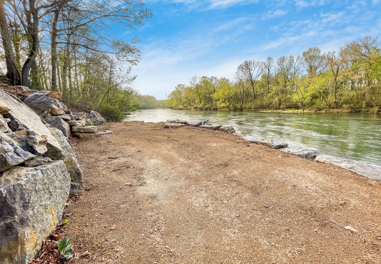 Cabin in Heber Springs - Camp Chinkapin ~ total privacy w/ dock