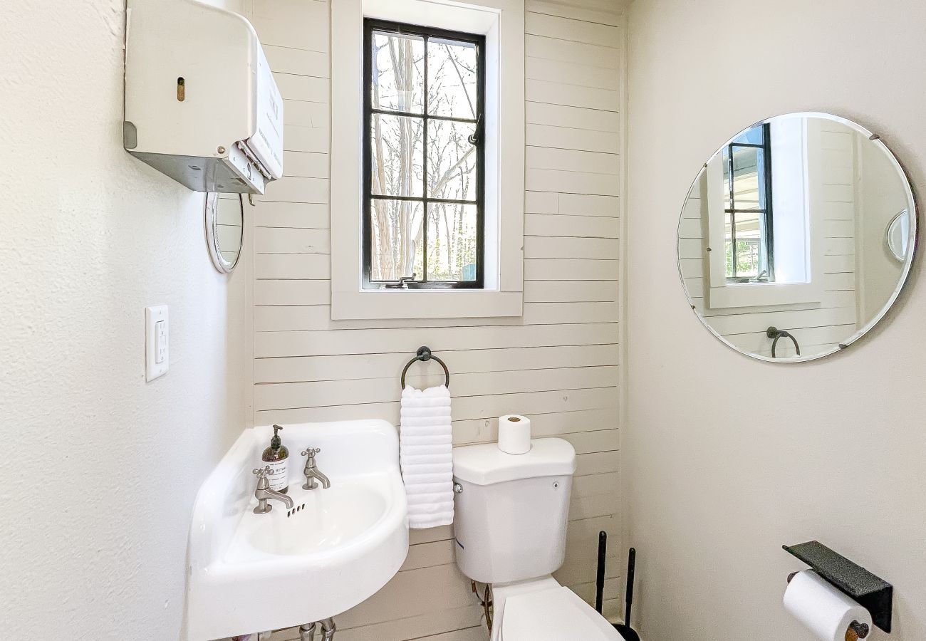 Cabin in Heber Springs - Camp Chinkapin ~ total privacy w/ dock