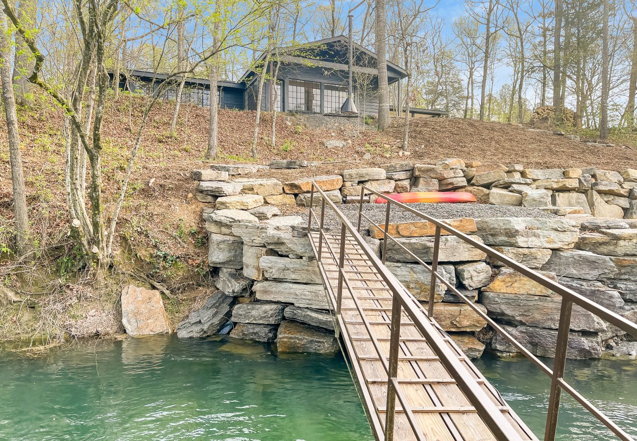Cabin in Heber Springs - Camp Chinkapin ~ total privacy w/ dock