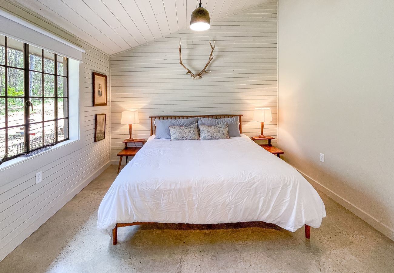 Cabin in Heber Springs - Camp Chinkapin ~ total privacy w/ dock