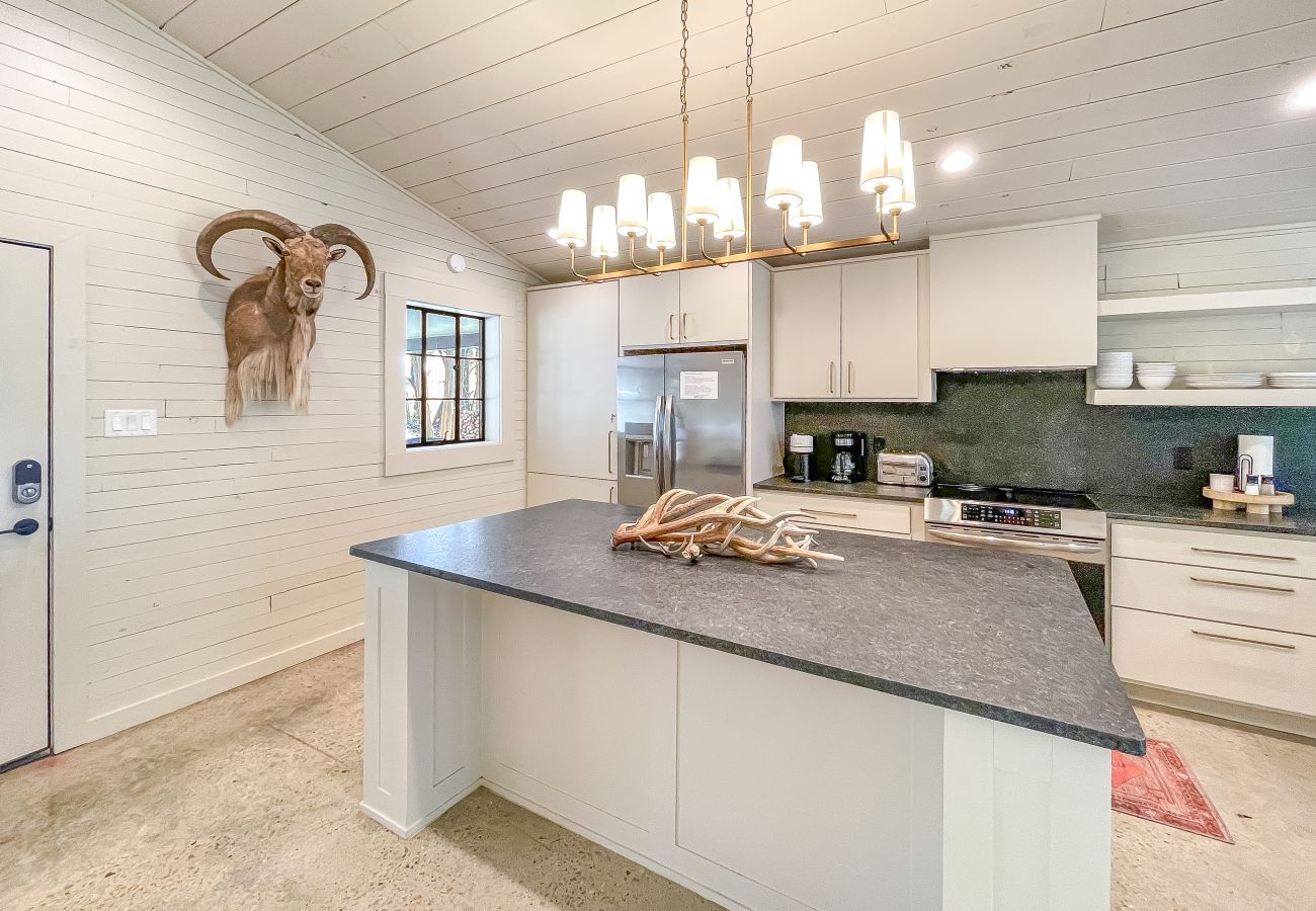 Cabin in Heber Springs - Camp Chinkapin ~ total privacy w/ dock