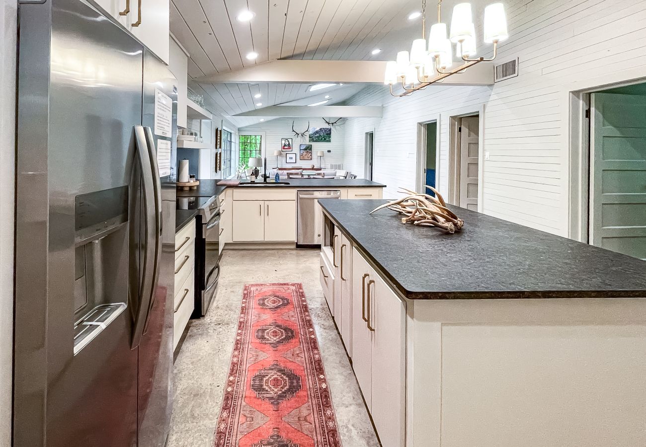 Cabin in Heber Springs - Camp Chinkapin ~ total privacy w/ dock