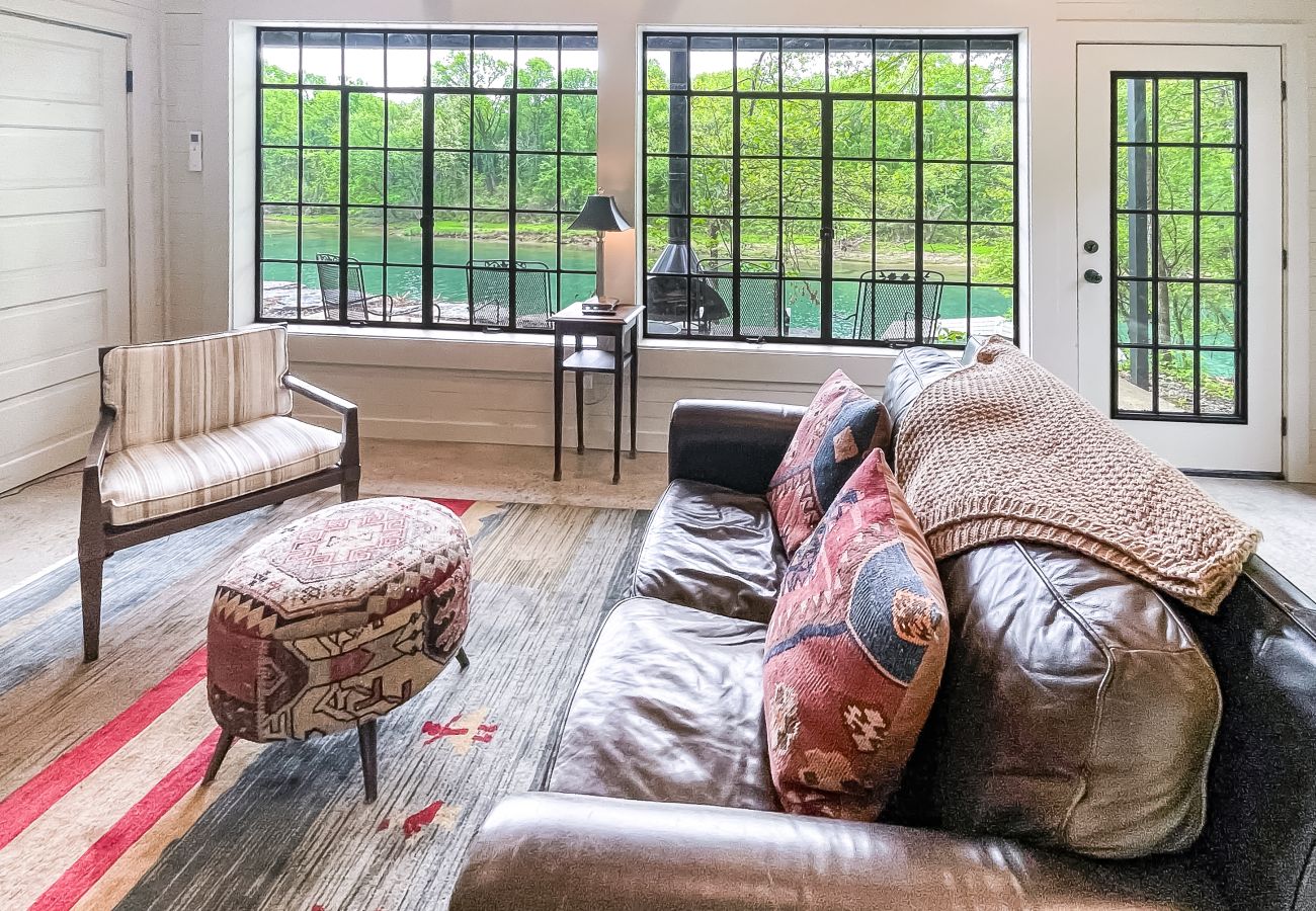 Cabin in Heber Springs - Camp Chinkapin ~ total privacy w/ dock