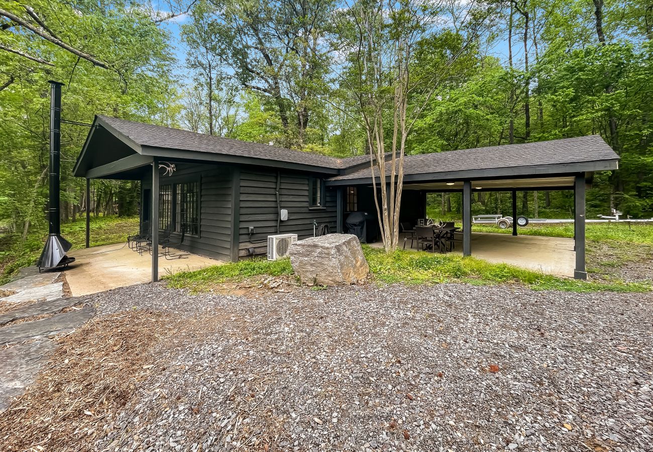 Cabin in Heber Springs - Camp Chinkapin ~ total privacy w/ dock