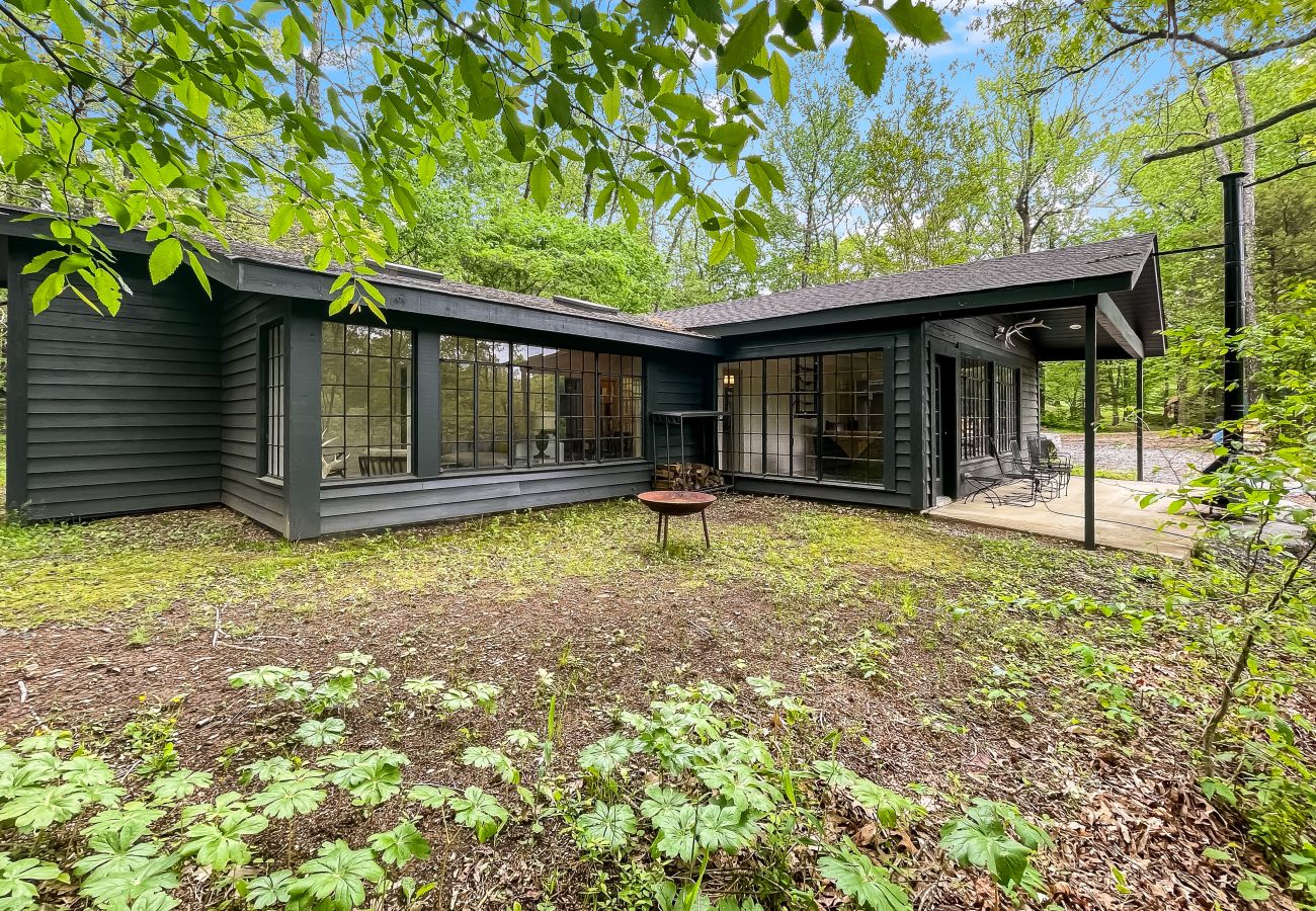 Cabin in Heber Springs - Camp Chinkapin ~ total privacy w/ dock