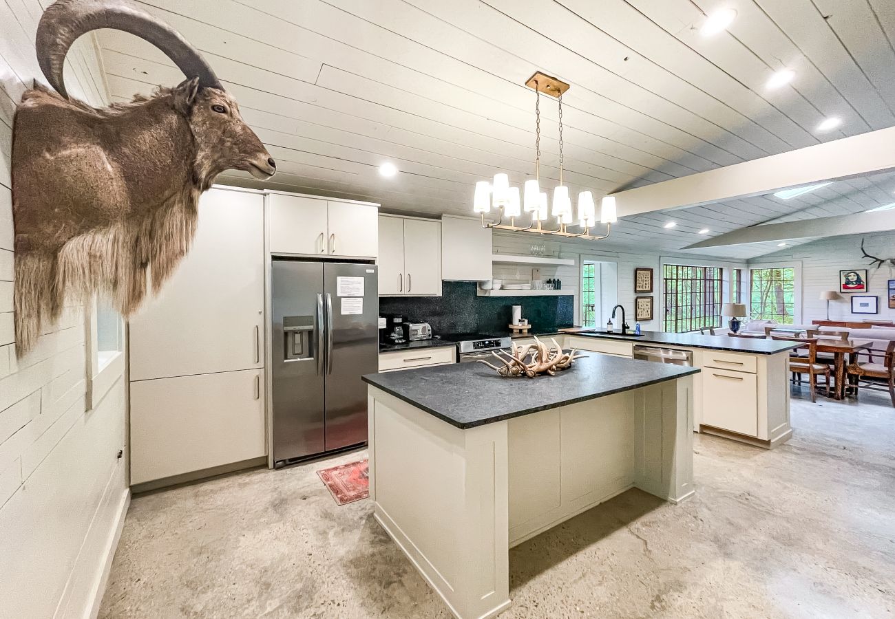 Cabin in Heber Springs - Camp Chinkapin ~ total privacy w/ dock